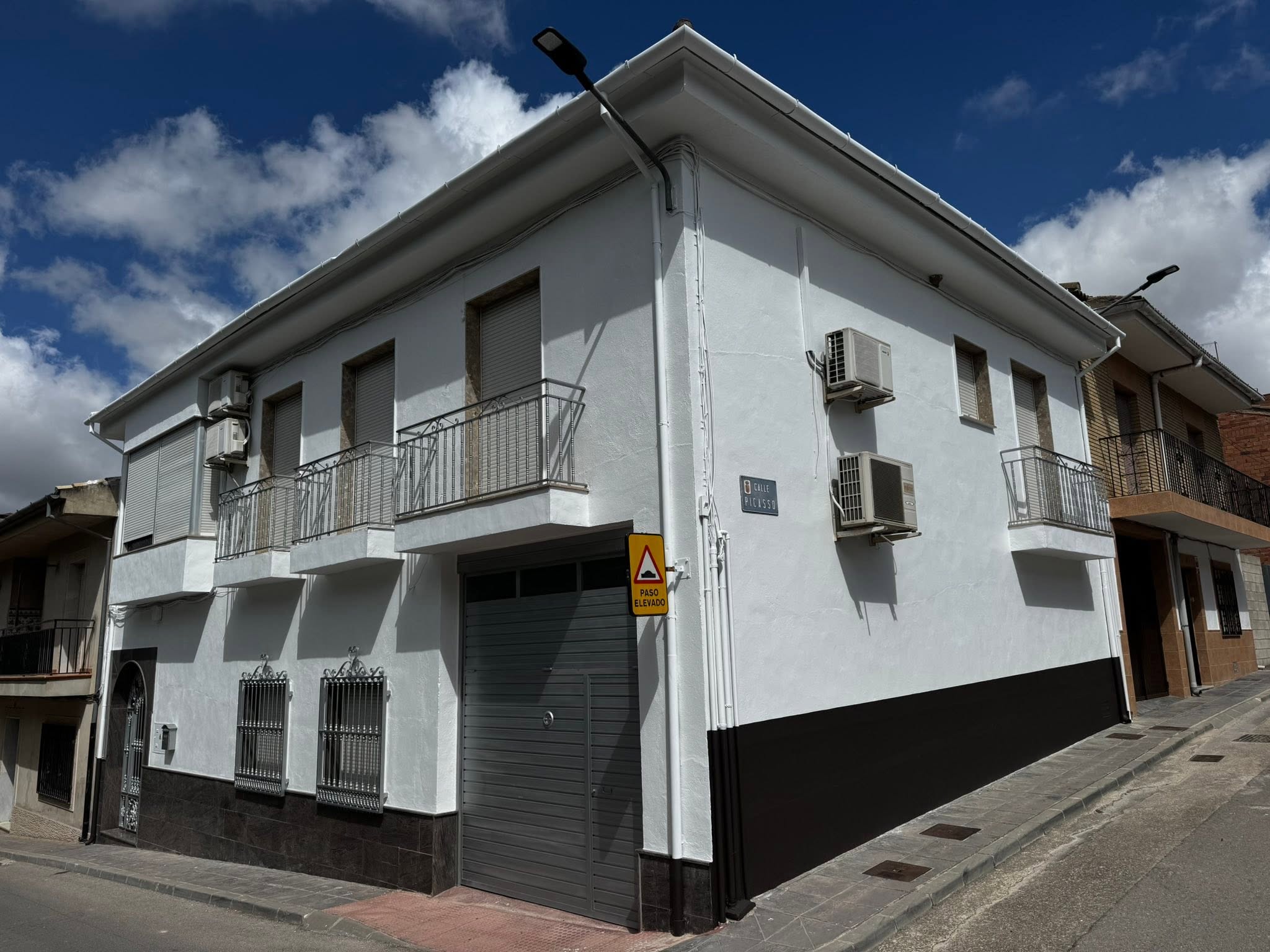 Casa después de pintar por Los Pipas