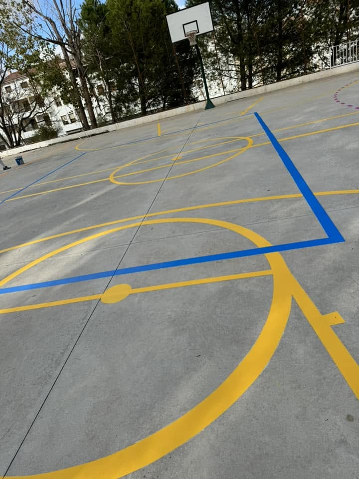 Pista de baloncesto pintada